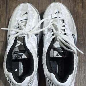 Nike White and Black Trainer Sneakers